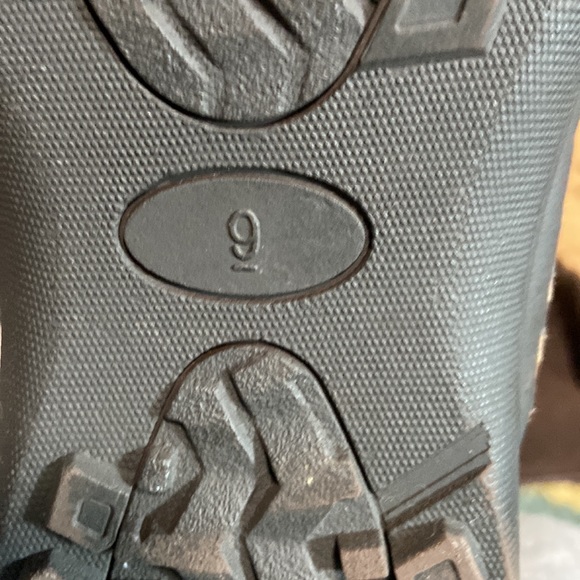 Brown boots with “fur” - Picture 7 of 8